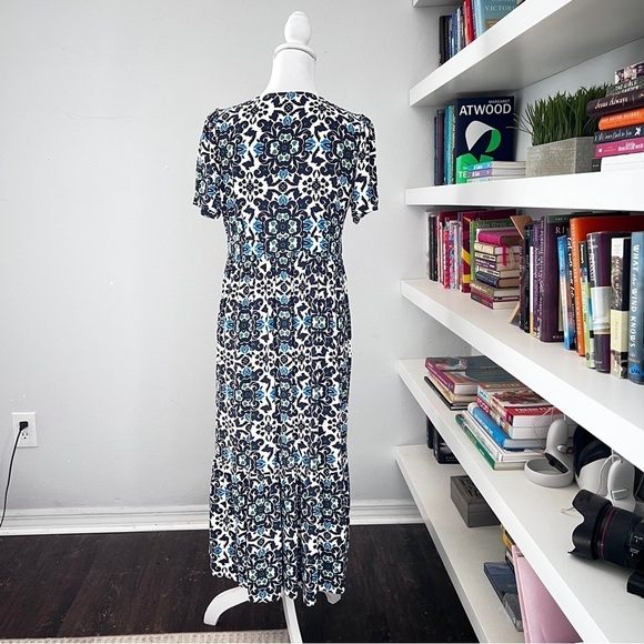 Boden blue & white v-neckk tiered maxi size 8p - Picture 8 of 15